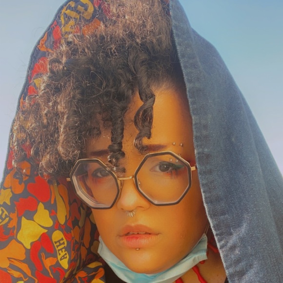 Meet your Posher, Rhey - Picture 1 of 1